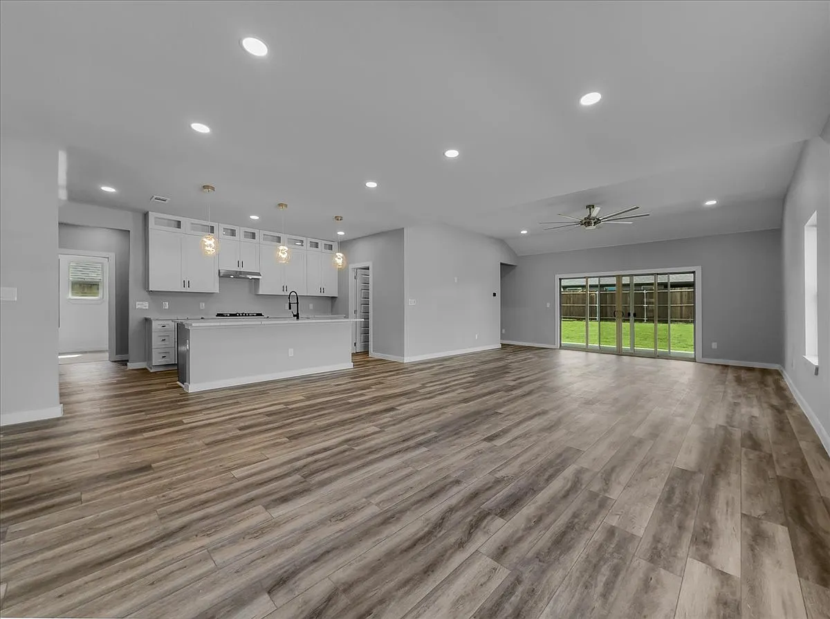 529 Janette Ct — Photo 3