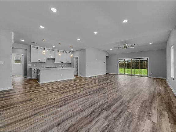 3rd image of 529 Janette Ct
