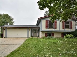 394 Heisler Ct, Crystal Lake, IL 60014