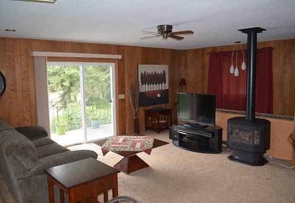 635 SW Summer Pullman Living Room