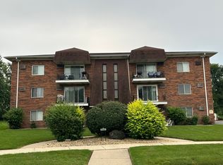 5701 129th St #2C, Crestwood, IL 60418