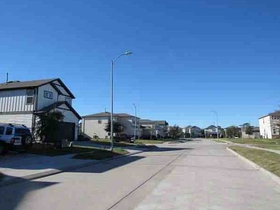 Exterior Neighborhood (street photo)