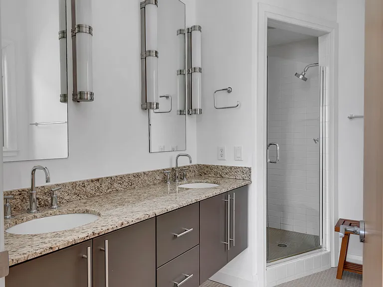 334 Van Buren St — Photo 24