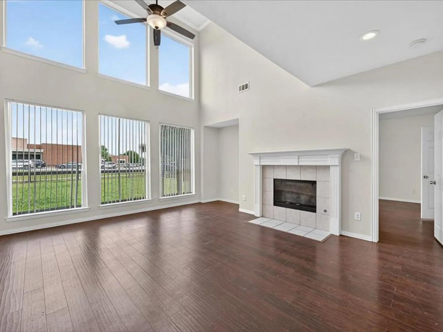 Gorgeous 4 Bed 2.5 Bath Home Located In Highly Sought Frisco Isd! — Photo 2