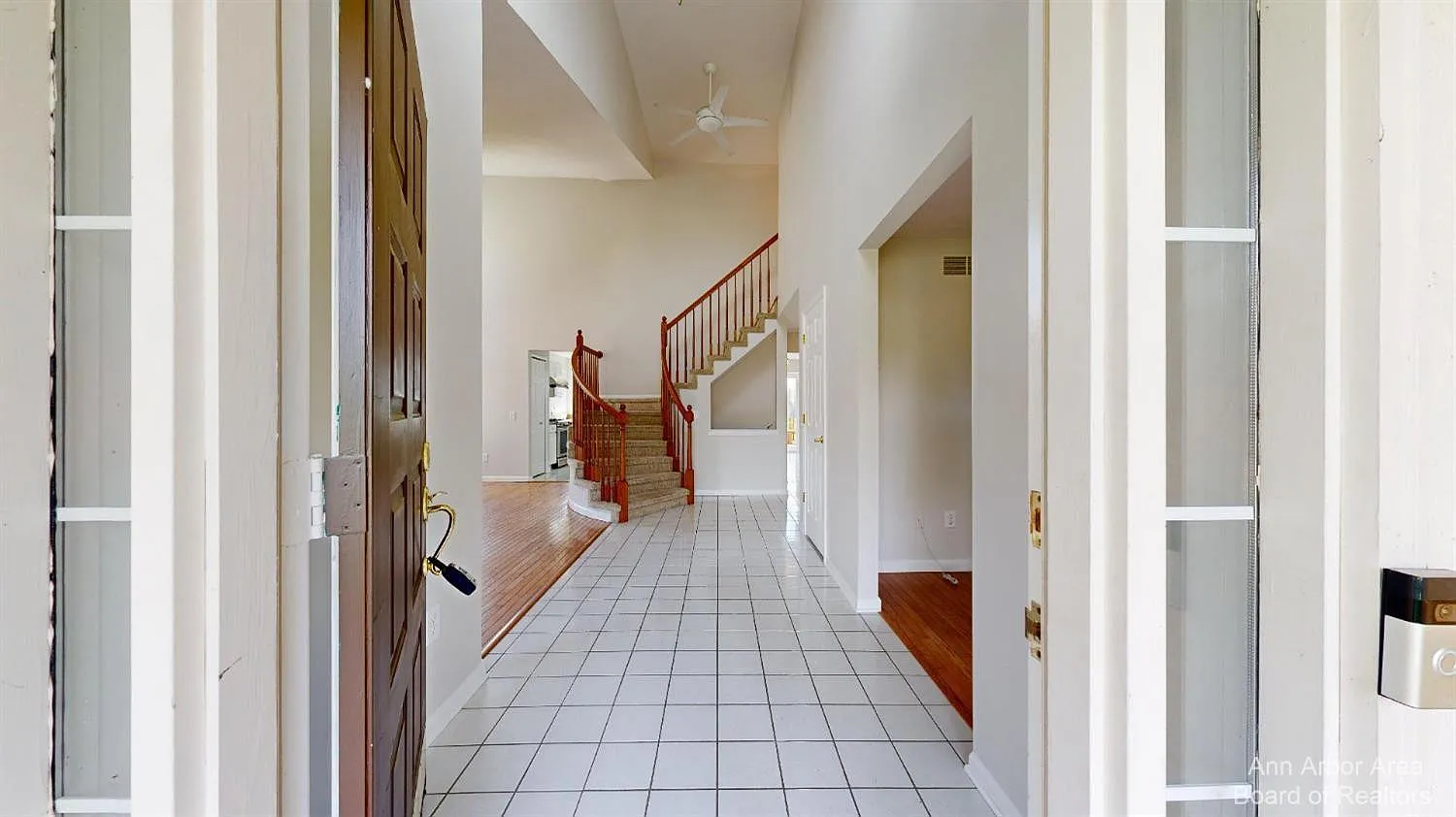 4 bed, 3.5 bath, 3481 sqft, $3,800 — Photo 2
