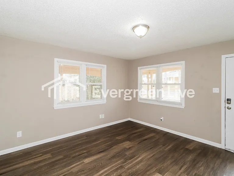 4053 Chippewa Rd — Photo 3