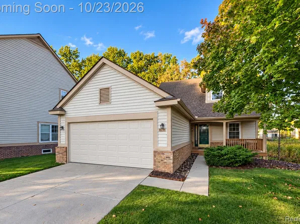30718 Tanglewood Dr, Novi, MI 48377