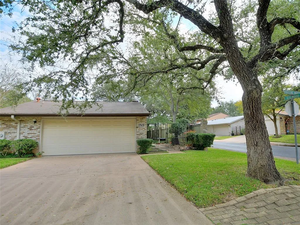 2 bed, 2.0 bath, 1467 sqft, $2,895 — Photo 2