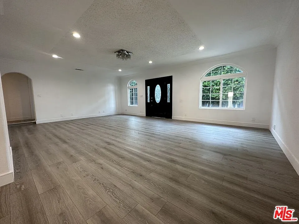 3 bed, 2.0 bath, 1481 sqft, $4,500 — Photo 4