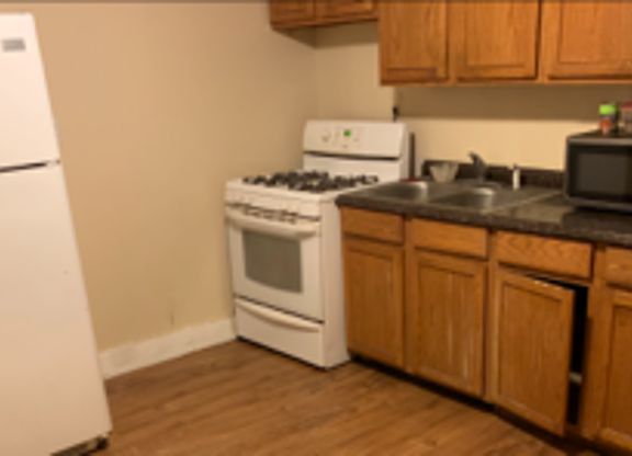 5th image of 324 Western Ave #2