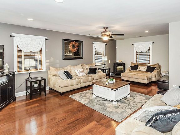 4th image of 1 Corncrib Ln