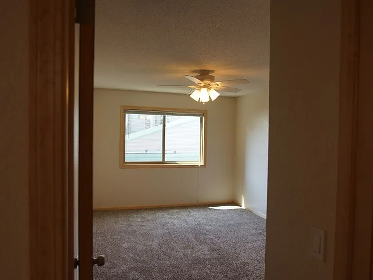Larpenteur Estates Apartments — Photo 76