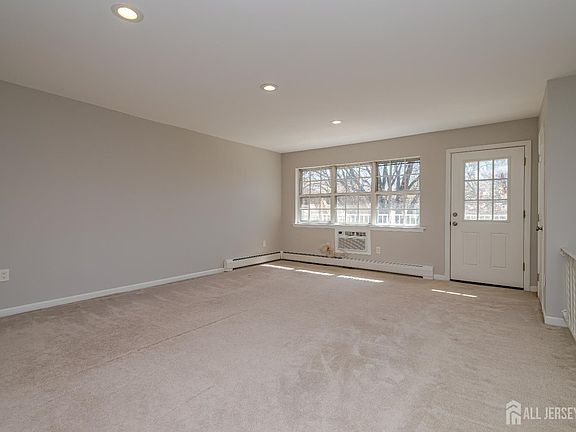 5th image of 363 Cranbury Rd APT C14