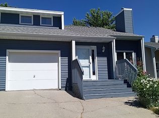 1808 N Grandview Ln, Bismarck, ND 58503