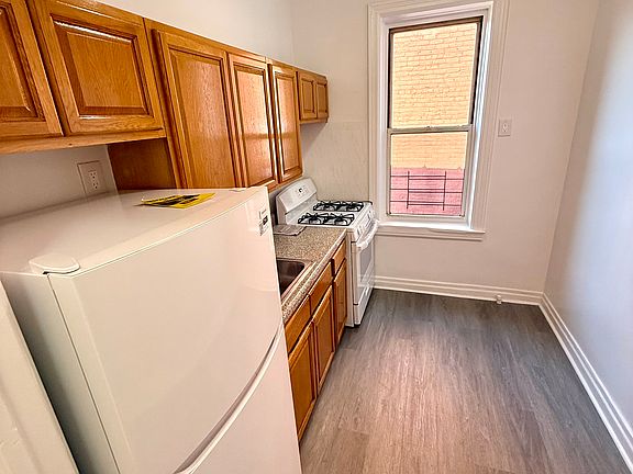 5th image of 8528 118th St APT 6E