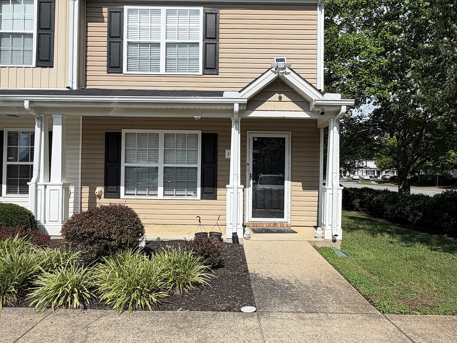 2 bed, 2.5 bath, 1120 sqft, $1,800 — Photo 1