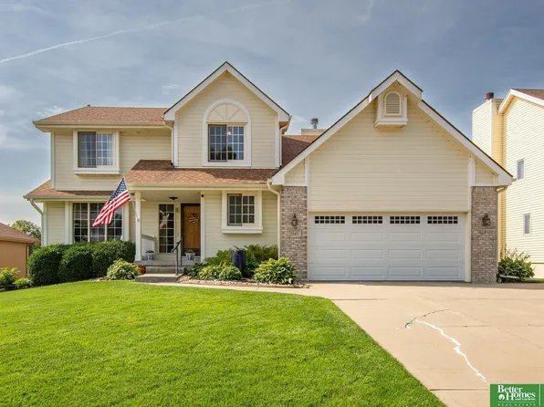 2145 Cobblestone Rd, Papillion, NE 68133