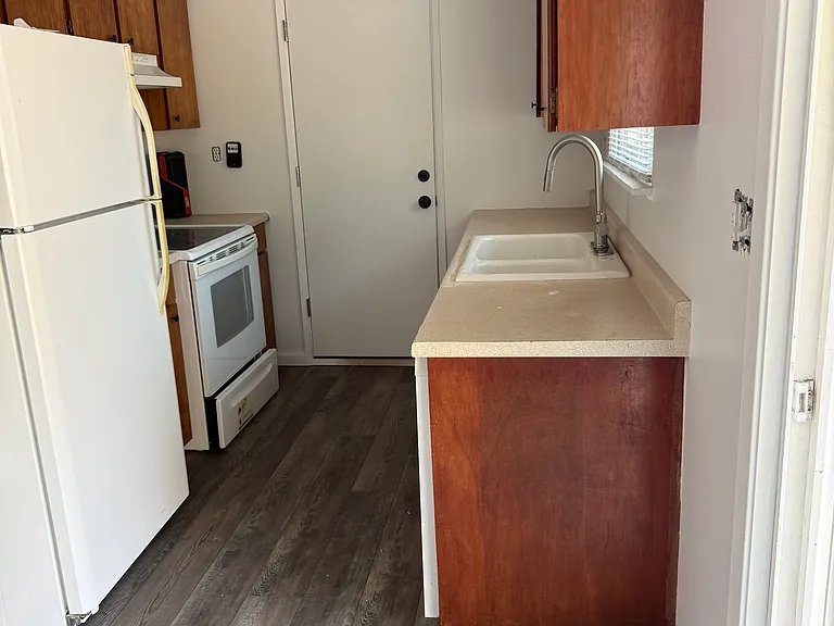 1080-1082 NE Cochran Dr #2 — Photo 3