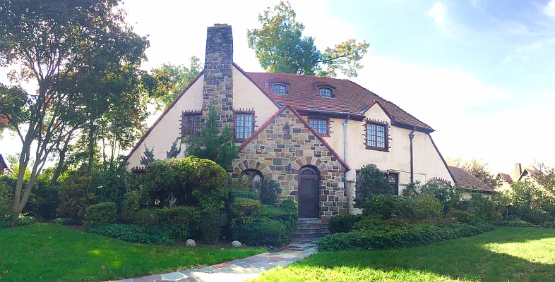 Sold by E Realty International Corp | media 35