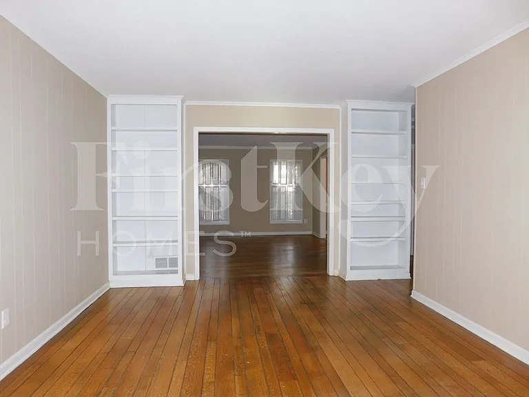 6135 Haddington Dr — Photo 6