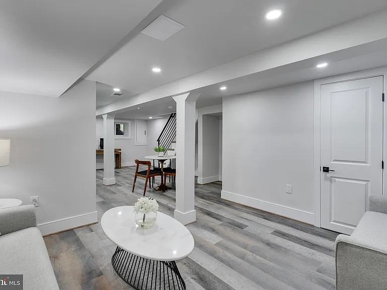 1323 Childress St NE — Photo 32