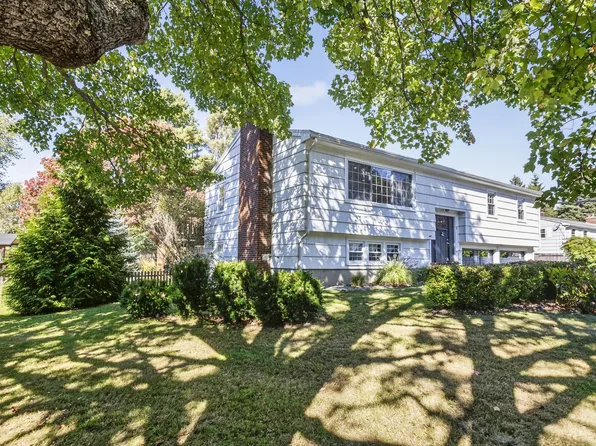 7 Eastfield Road, Cape Elizabeth, ME 04107