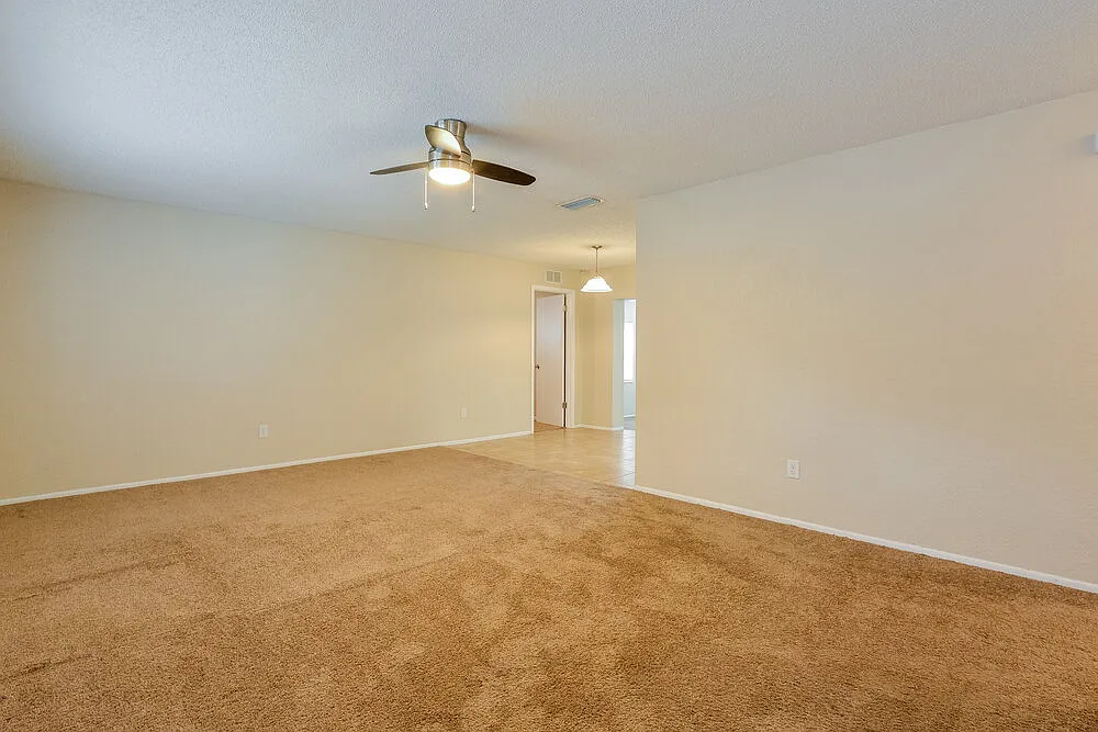 3 bed, 2.0 bath, 1739 sqft, $2,275 — Photo 3