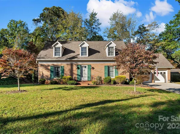 122 Pinecrest Dr, Marion, NC 28752