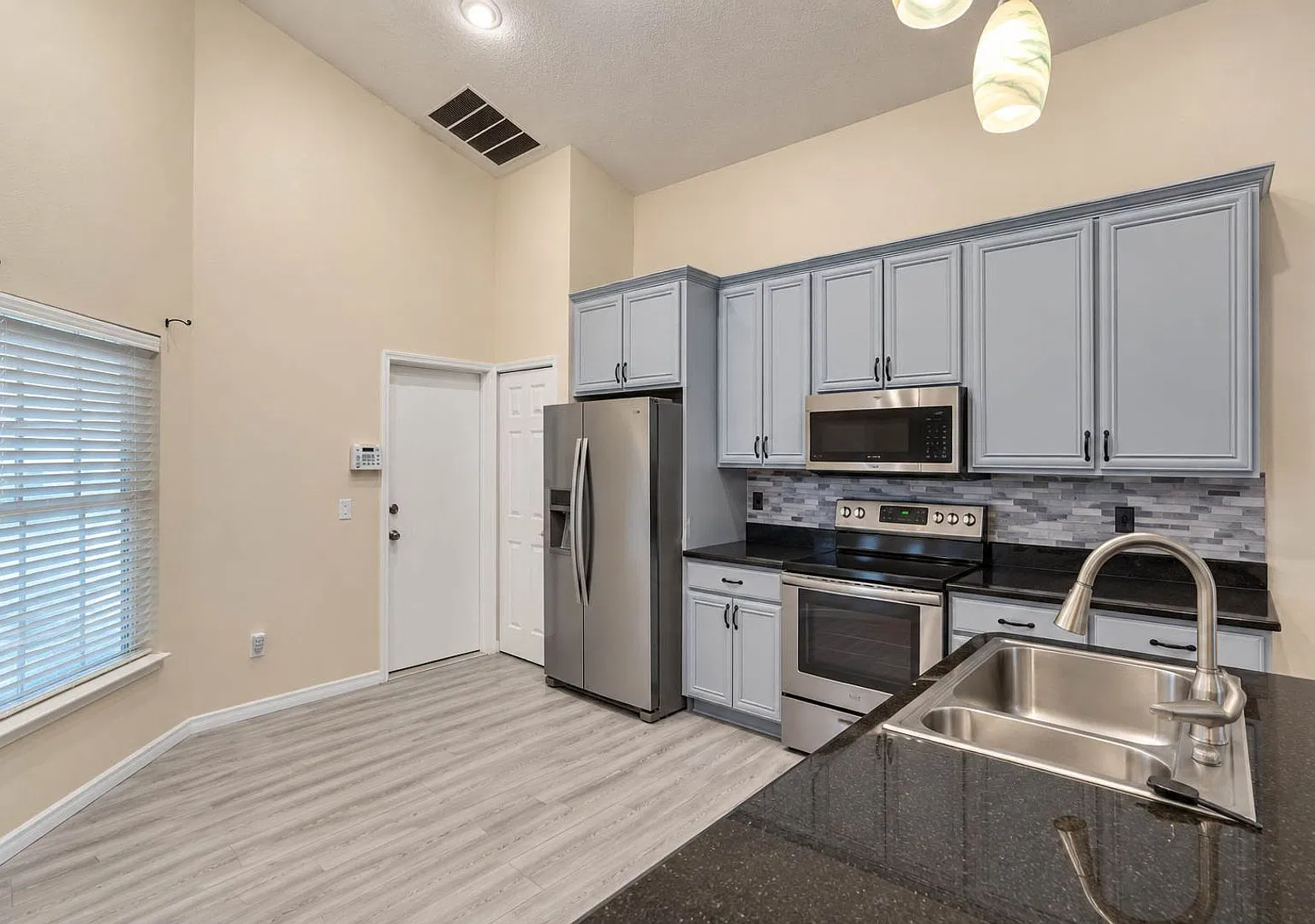 10356 Winding Creek Ln — Photo 3