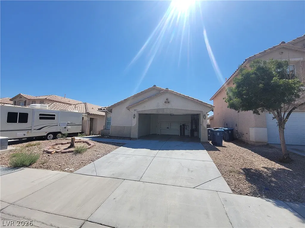 3 bed, 2.0 bath, 1398 sqft, $1,859 — Photo 2