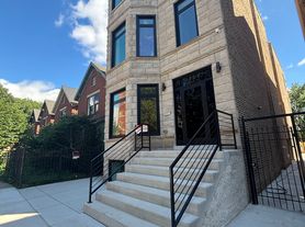 3321 W Pierce Ave, Chicago, IL
