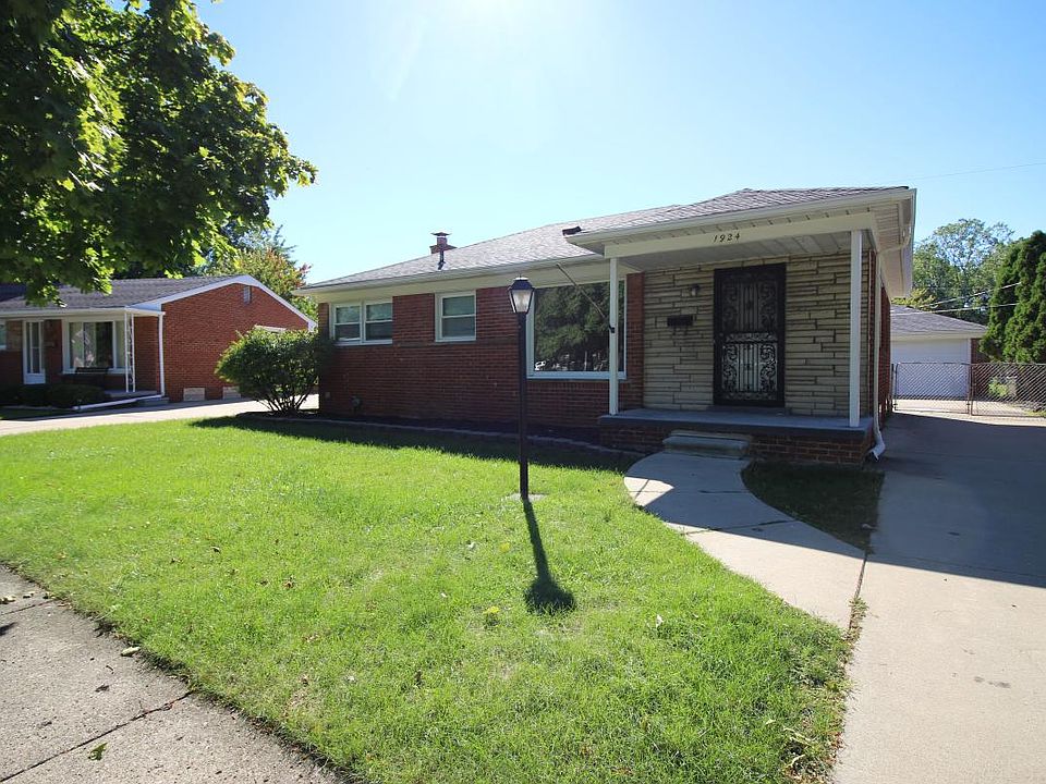 1st image of 1924 Pinetree Dr