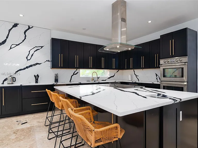 112 NW 14th Way — Photo 9