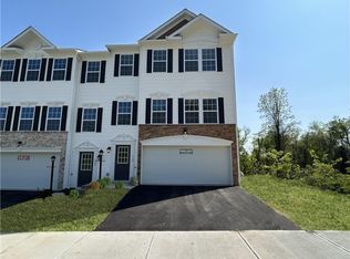 725 Ravenshire Ct, Coraopolis, PA