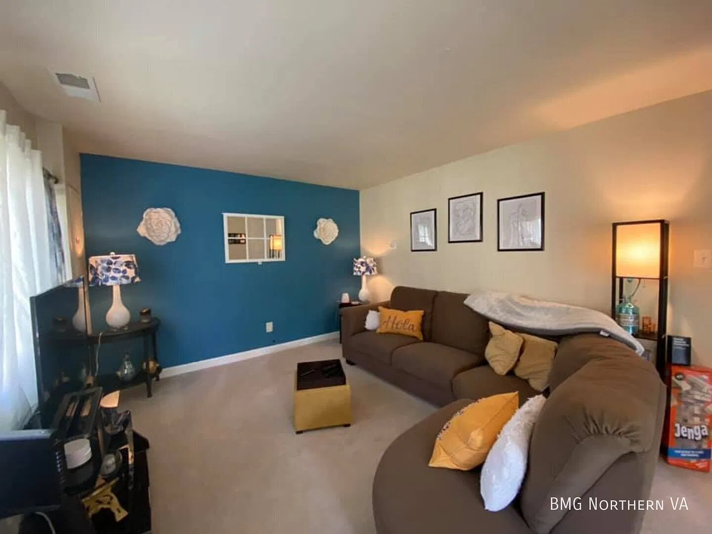 Beautiful 2-Level 3 Bedroom 2.5 Bathroom End Unit Townhome In Fantastic Sequoyah / Hybla Valley C... — Photo 2