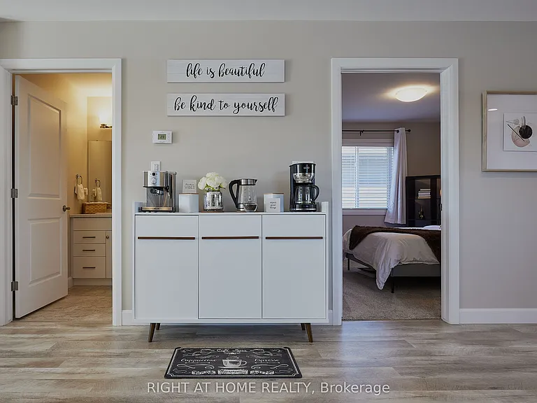 42 Moonstone Cres — Photo 5