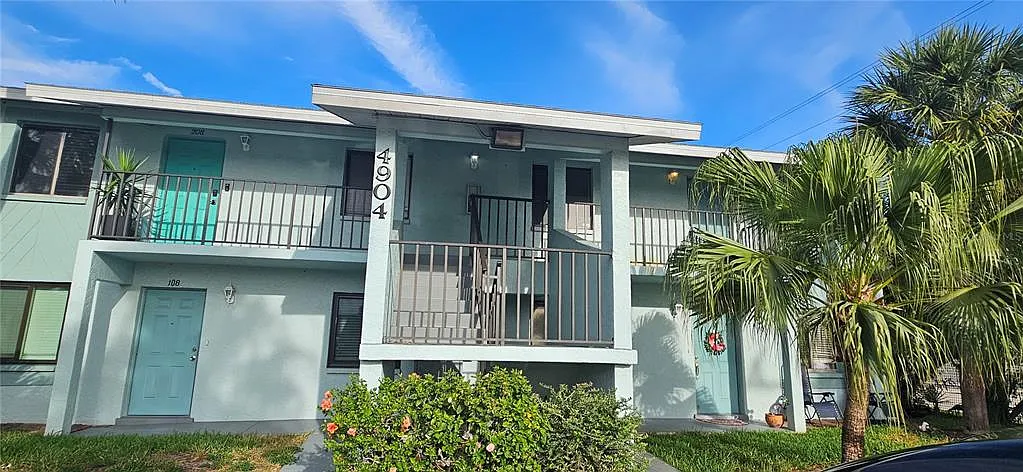 2 bed, 2.0 bath, 858 sqft, $1,225 — Photo 1