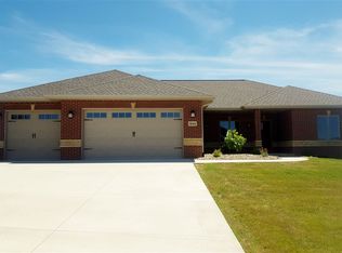 7648 Kaia Dr, Peosta, IA 52068