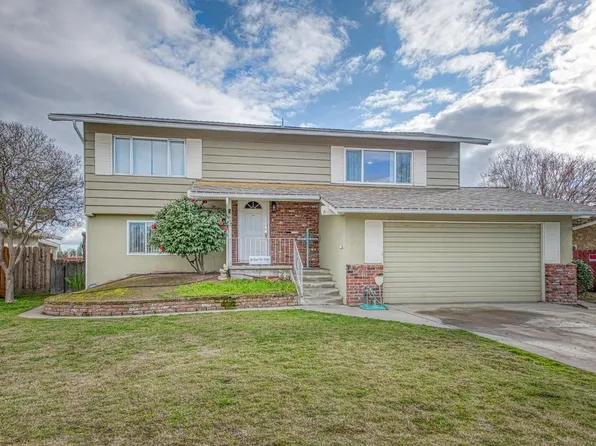 2053 Hillcrest St, Selma, CA 93662