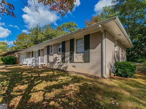 2nd image of 929 Pine Roc Dr