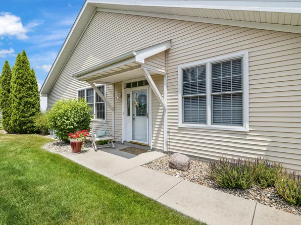 10692 Scarlett Oak St, Saint John, IN 46373