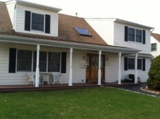 20 Tower Ln, Levittown, NY 11756