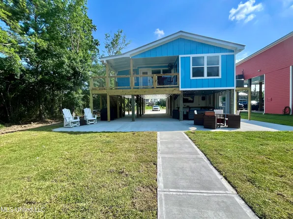 4024 Blue Jay St, Bay Saint Louis, MS 39520