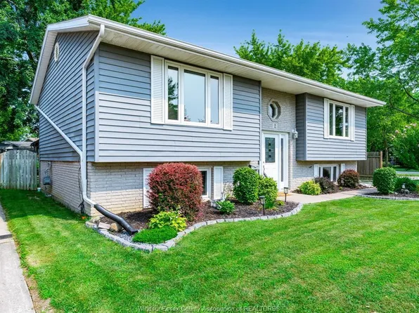 2 Kingsway Ct, Essex, ON N8M 3C2