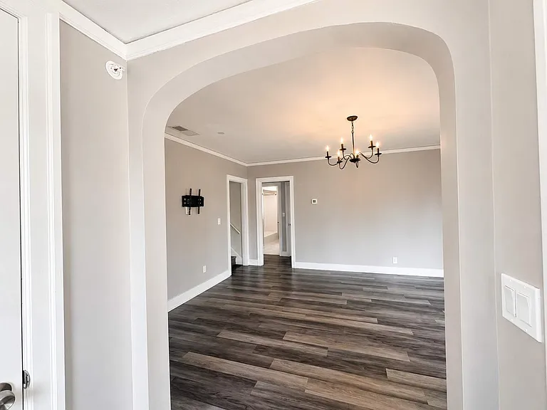 9327 NE Glisan St #1 — Photo 3