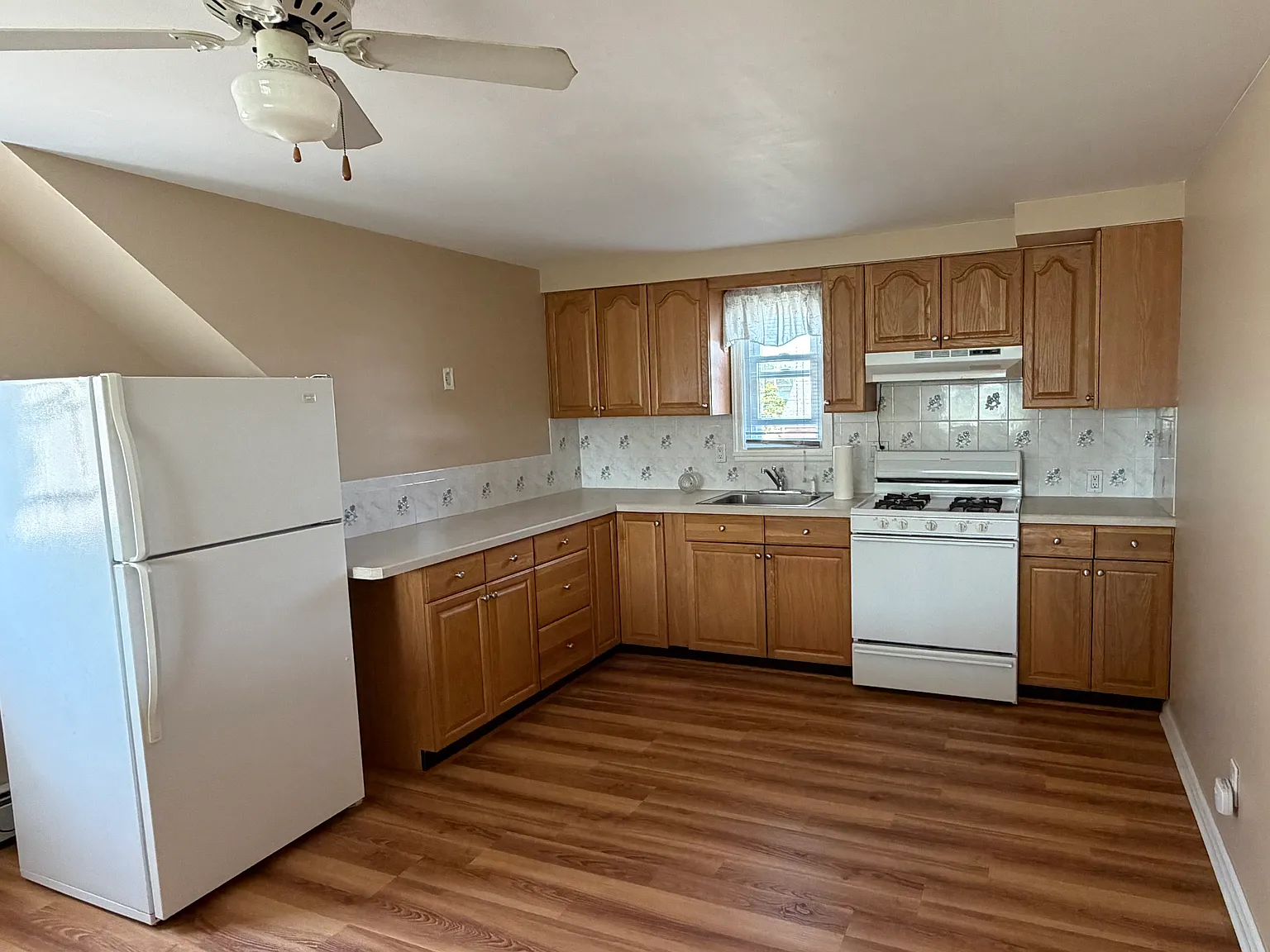 2 bed, 900 sqft, $2,350 — Photo 4