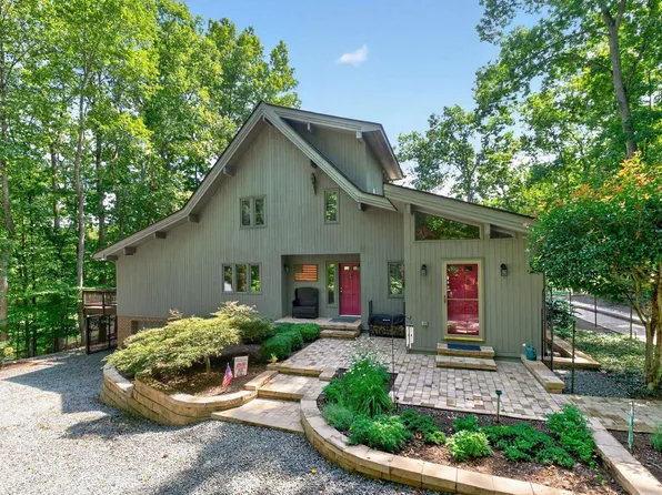 9 Oak Ter, Palmyra, VA 22963