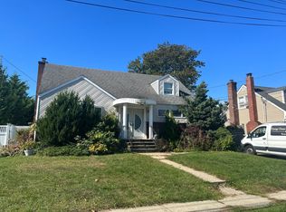 2198 Willow St, Wantagh, NY 11793