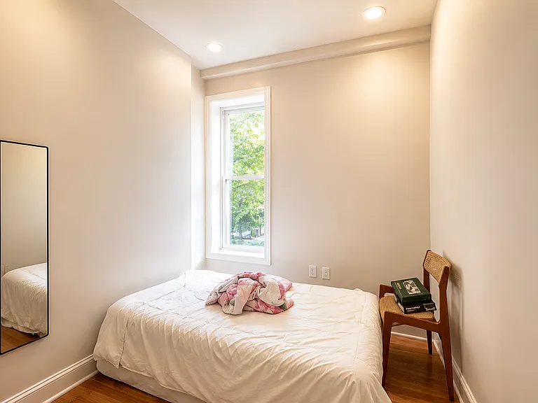 570 Putnam Ave #2 — Photo 10