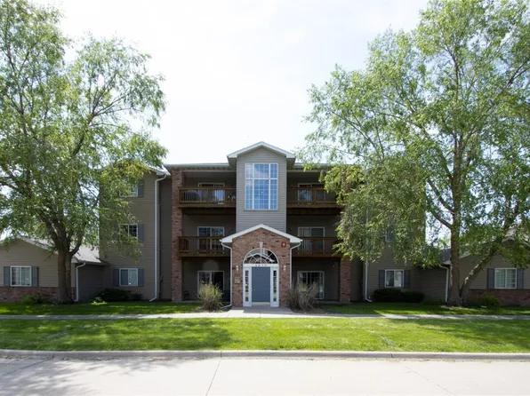 2875 Triple Crown Ln, Iowa City, IA 52240